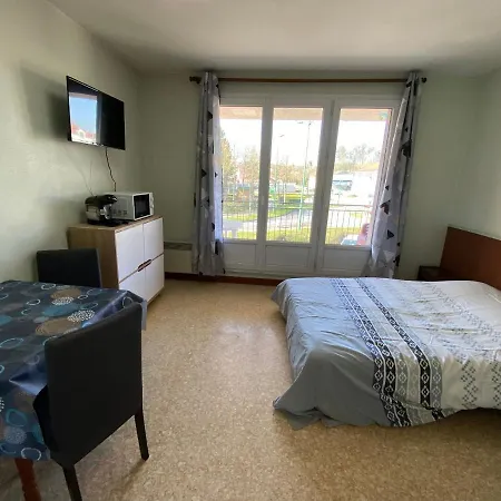 Les Meubles De La Beatrice בורבון-לה-בה