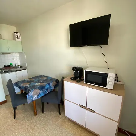 Les Meubles De La Beatrice * בורבון-לה-בה