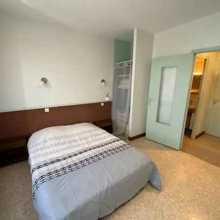 Les Meubles De La Beatrice * בורבון-לה-בה